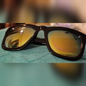 Sun glasses yellow iridescence lenses